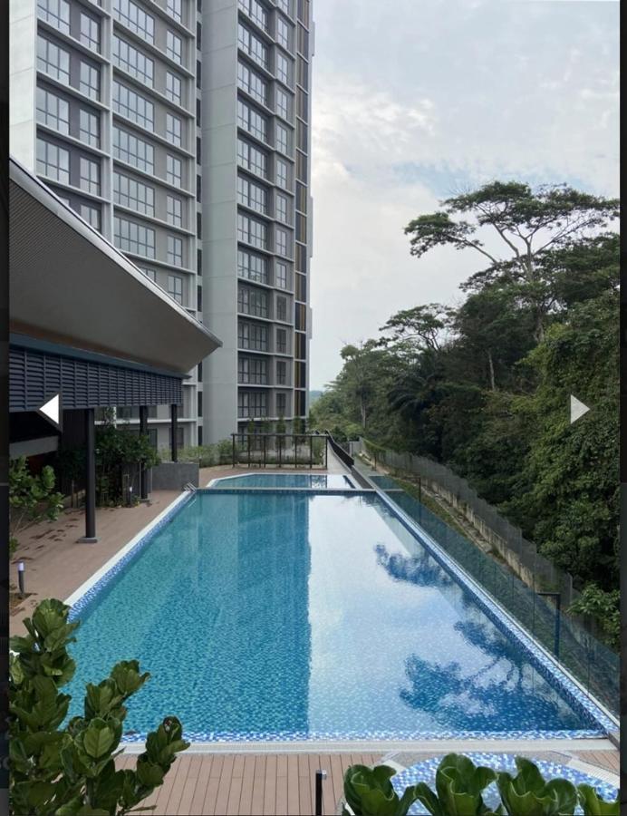 Apartment The Clio 2 Residences: Urban Living Near Ioi Mall